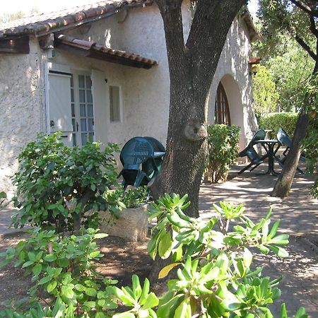 Le Petit Manoir Logis Hotel Les Angles  ภายนอก รูปภาพ