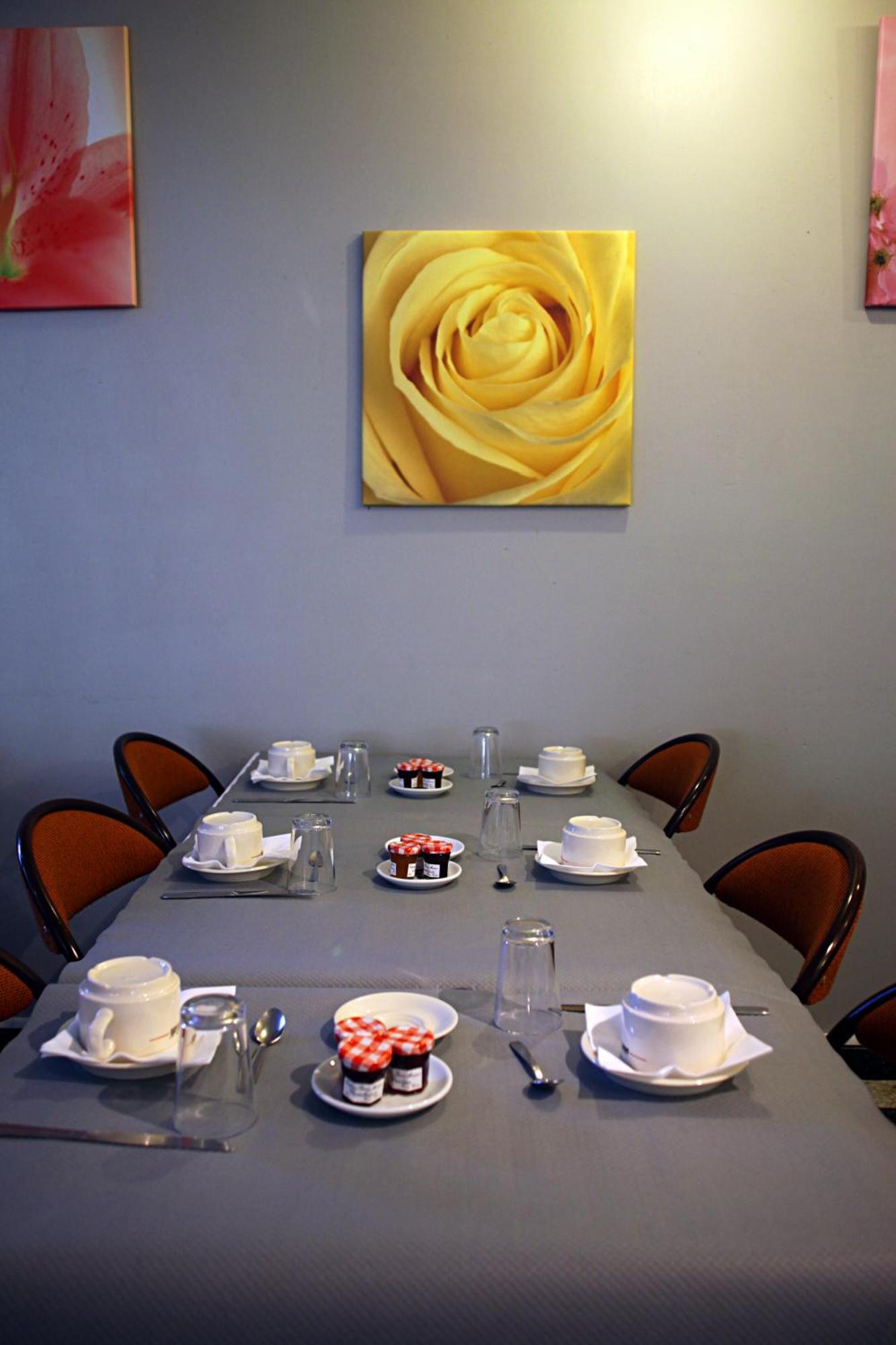 Le Petit Manoir Logis Hotel Les Angles  ภายนอก รูปภาพ