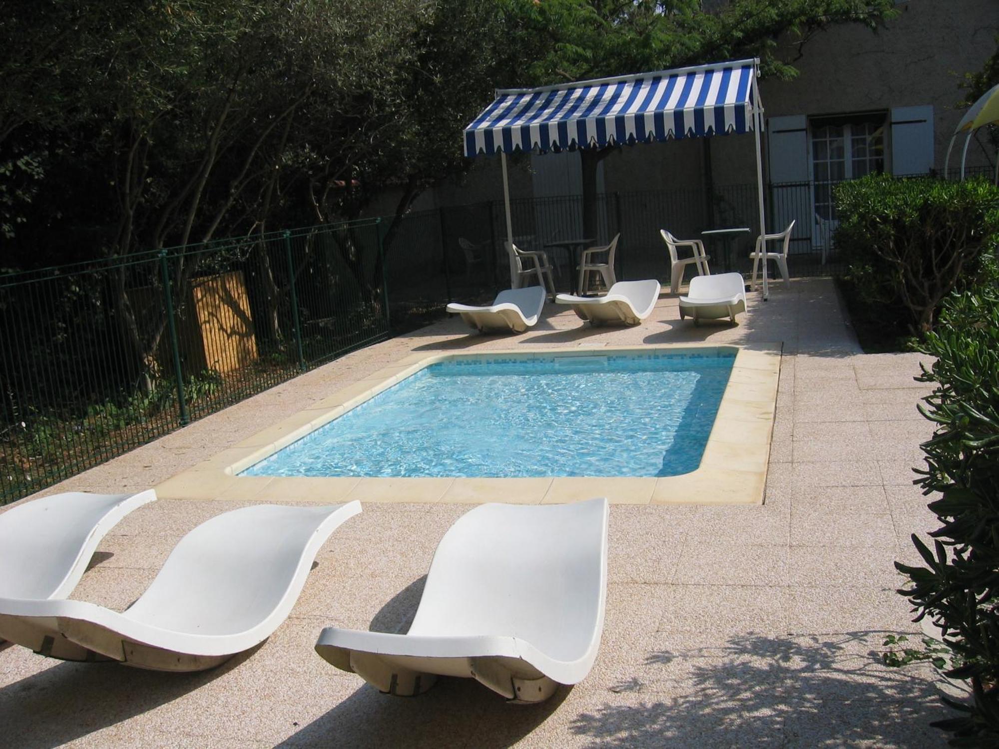 Le Petit Manoir Logis Hotel Les Angles  ภายนอก รูปภาพ